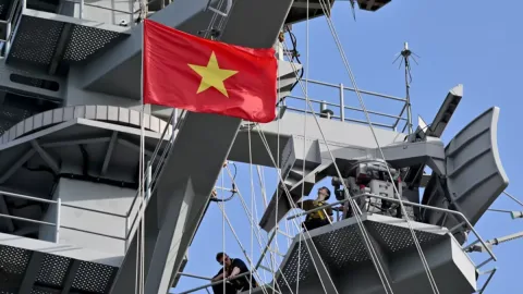 Vietnam Mulai Bangun Kapal Perang Anti-Kapal Selam Terbesar Buatan Dalam Negeri