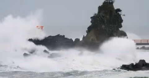 Topan Chan-hom Mengancam Tokyo: Jepang Siaga Hadapi Angin Kencang dan Hujan Lebat