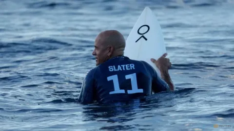 Kelly Slater Kalahkan Medina di Tahiti Pro: Bukti Usia Hanyalah Angka