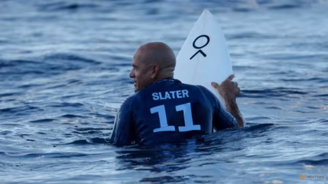 Kelly Slater Kalahkan Medina di Tahiti Pro: Bukti Usia Hanyalah Angka