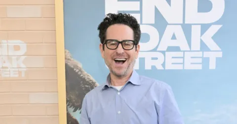 J.J. Abrams Bantah Kaitan Tersembunyi 'The End of Oak Street' dengan Cloverfield