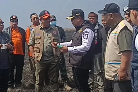 BNPB Targetkan Dua Titik Api Bromo Padam Pekan Ini, Ancaman Asap dan Kerugian Ekologis Masih Menganga