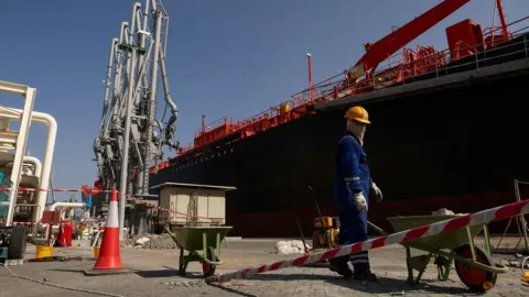 Harga Minyak Dunia Bergejolak, Bursa Asia-Pasifik Tertekan: Konflik Hormuz dan Inflasi Bayangi Pasar