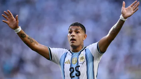Leverkusen Rekrut Bek Timnas Argentina: Medina, Anak Fiorito yang Kini Jadi Tembok Baru Die Werkself