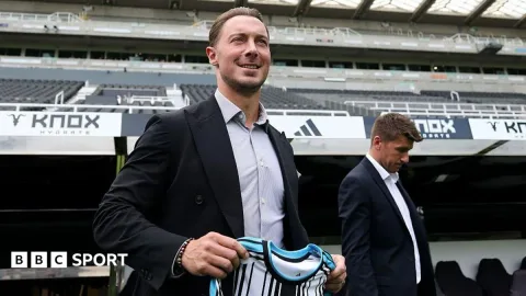 Jaissle Ganti Howe di Newcastle: Gaya Emosional di Pinggir Lapangan dan Tantangan Premier League