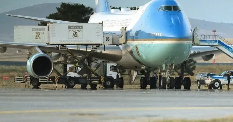 Rekayasa Penerbangan Rahasia Trump: Siasat Klasik di Tengah Ancaman Iran