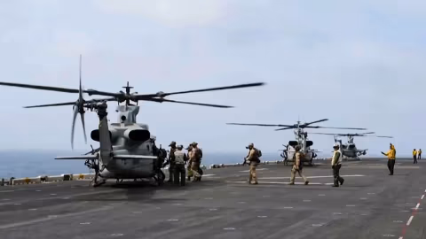 Blokade Laut Iran Makin Ketat: Helikopter AS Melumpuhkan Kapal Kargo Ketiga