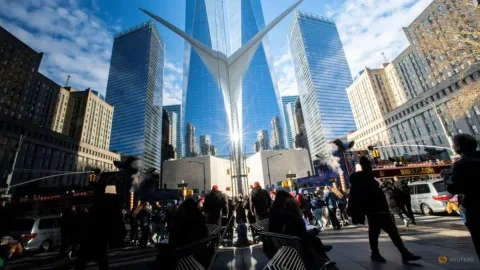 Hedge Fund Global Perkuat Posisi Short di Saham AI: Sinyal Kewaspadaan atau Peluang di Tengah Koreksi?