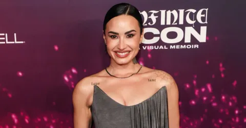Kembali ke Camp Rock, Demi Lovato Ingatkan Kesehatan Mental di Balik Gemerlap Industri Hiburan