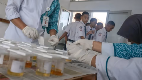 Tes Urine Massal Pelajar Jabar: Perlindungan Anak atau Pelanggaran Privasi?