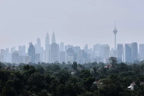 Kualitas Udara Malaysia Memburuk: 11 Wilayah Masuk Zona Tidak Sehat, Sarawak Terparah