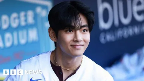 V BTS Buka Suara soal Gangguan Pendengaran di Tengah Tur Dunia Arirang