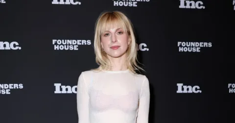 Power Snatch Rilis EP Kedua: Hayley Williams Makin Jauh dari Paramore
