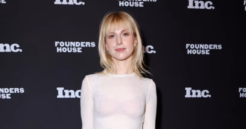 Power Snatch Rilis EP Kedua: Hayley Williams Makin Jauh dari Paramore