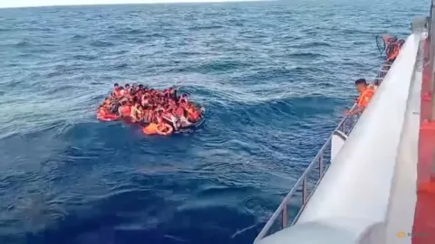 Kebakaran Feri di Selat Lombok: 5 Penumpang Masih Hilang, 211 Selamat