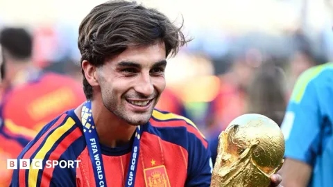 PSG Kunci Kesepakatan Awal untuk Ferran Torres: Bomber Spanyol Siap Gantikan Barcola?