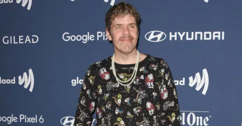 Krisis Kesehatan Mental Perez Hilton: Dari Depresi Berat hingga Percobaan Bunuh Diri di Depan Anak
