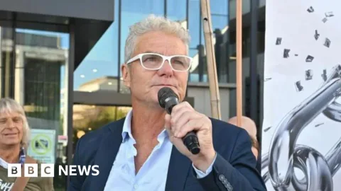 Pembocor Rahasia Militer Australia Bebas Bersyarat: Kanker Paru-Paru dan Pertarungan Keadilan