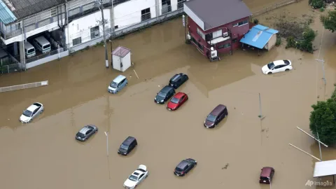 Rekor Hujan Jepang Tewaskan Empat Orang, Ribuan Penumpang Terjebak di Bandara Narita