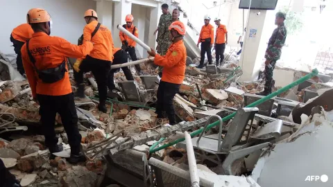 Gempa Flores 7,7 SR: 38 Tewas, Ribuan Mengungsi, dan Ancaman Tsunami yang Sempat Membayangi