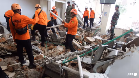 Gempa Flores 7,7 SR: 38 Tewas, Ribuan Mengungsi, dan Ancaman Tsunami yang Sempat Membayangi
