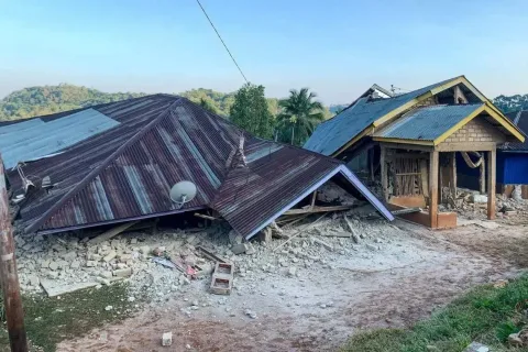Gempa Flores Tewaskan 47 Orang: Upaya Evakuasi Terhambat Longsor dan Aftershock