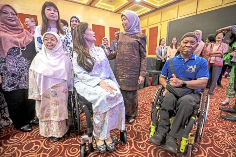 Kuota 30% Perempuan di Politik Malaysia: Butuh Restu Ketua Partai, Bukan Keputusan PM