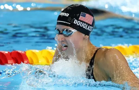 Kate Douglass Pecahkan Rekor Dunia 50m Gaya Bebas di Pan Pacific: Sinyal Kuat Menuju Los Angeles 2028
