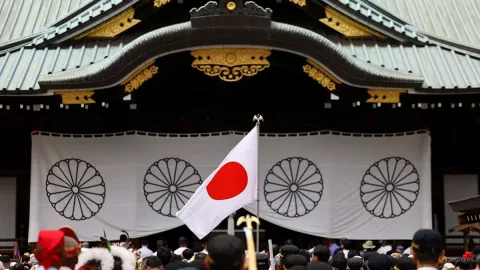 Menteri Pertahanan Jepang Kunjungi Kuil Yasukuni, PM Takaichi Pilih Abstain: Ketegangan Asia Menguat