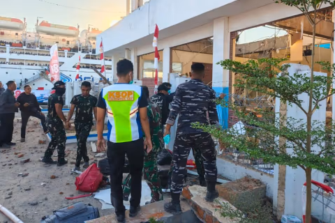Gempa M7,7 Flores: TNI Kerahkan 1.267 Personel, 47 Tewas dan Ratusan Rumah Rusak