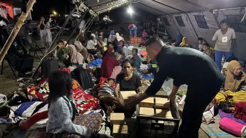 Dapur MBG Sikka Salurkan Ratusan Paket Makanan Siap Saji untuk Pengungsi Gempa