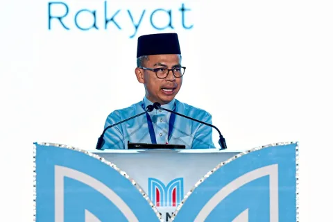 Fahmi: Pertumbuhan Ekonomi 6% Harus Sampai ke Rakyat, Bukan Hanya Angka di Atas Kertas