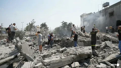 Serangan Israel di Lebanon Tewaskan 11 Warga, Termasuk Anak-anak: Negosiasi di Ambang Kehancuran