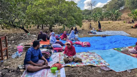 Gempa Flores 7,7 SR: Rumah Sakit Rusak, Pasien Mengungsi di Tenda