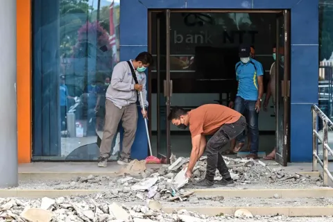 Gempa Flores Tewaskan 47 Orang: BNPB Kerahkan 275 Ton Bantuan, Waspada Likuefaksi