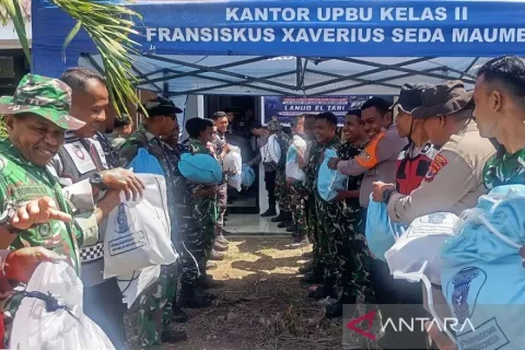 Gelombang Pertama Bantuan Presiden untuk Korban Gempa NTT Tiba di Maumere: 1.725 Paket Sembako Disalurkan