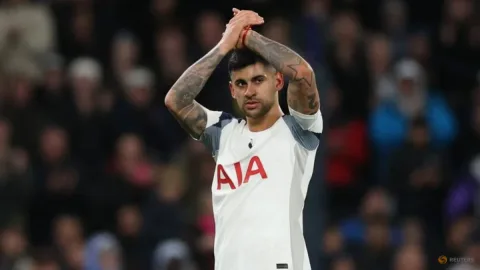 Atletico Madrid Resmi Rekrut Cristian Romero dari Tottenham, Bek Argentina Dikontrak hingga 2031