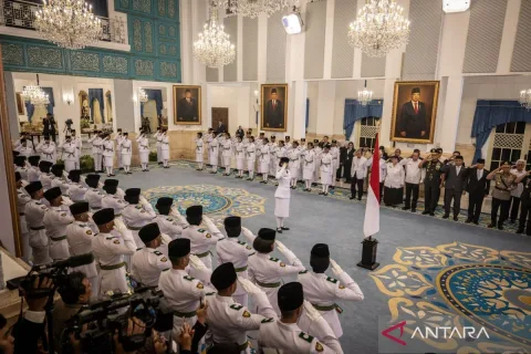 76 Paskibraka Dikukuhkan di Istana: Perjuangan Panjang di Balik Tugas Mengibarkan Merah Putih
