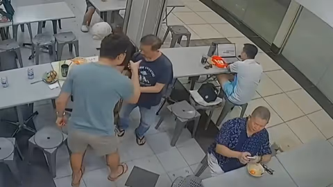 Polisi Singapura Identifikasi Pria 40 Tahun Terkait Dorongan Lansia di Food Court