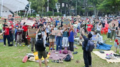 Ribuan Warga Singapura Turun ke Hong Lim Park: Hutan Maju dan Gillman Barracks Jadi Medan Pertarungan Baru
