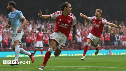 Arsenal Hancurkan Manchester City 3-0: Odegaard Bintang, Haaland Gagal Total