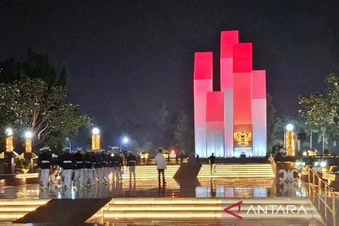 Prabowo Pimpin Renungan Suci di TMP Kalibata: Momen Refleksi di Tengah Tantangan Bangsa