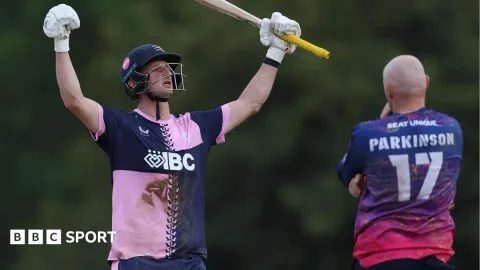 Hollman Bawa Middlesex ke Final List A Pertama dalam 36 Tahun