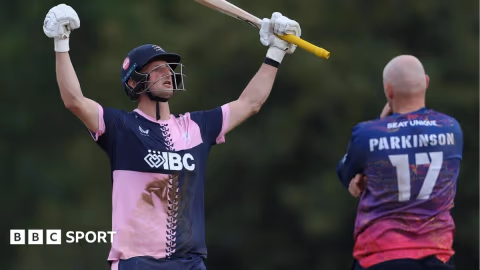 Hollman Bawa Middlesex ke Final List A Pertama dalam 36 Tahun