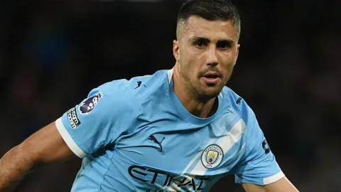 Man City Lepas Rodri ke Barcelona: Rekor Transfer Inggris Pecah, Lini Tengah Didesain Ulang