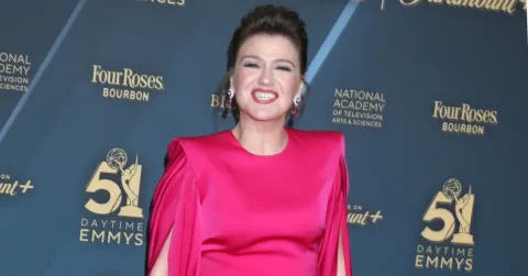 Kelly Clarkson Larang Anak-anaknya Nonton Film Debutnya: 'Baca Fine Print!'