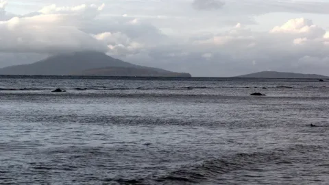 Anak Krakatau Siaga: Delapan Letusan dan Lava Pijar Mengancam Selat Sunda