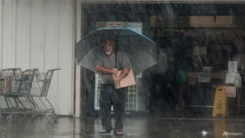 Badai Lala Lumpuhkan Listrik Hawaii: 180.000 Pelanggan Terdampak, 100 Rumah Rusak