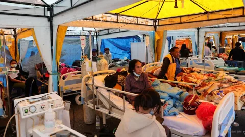Gempa NTT: Pencarian Korban Berlanjut di Tengah Perayaan HUT RI, 53 Tewas