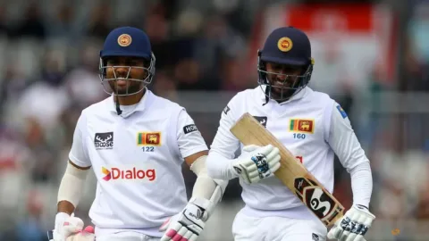 India Mendominasi, Sri Lanka Terpuruk di Galle: 99-5 Membalas 462